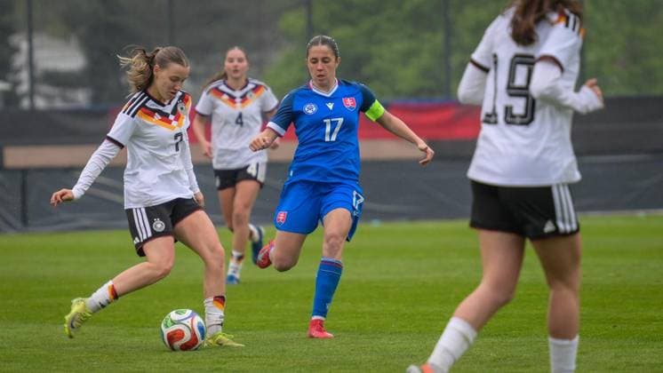 Velbert U19 international women Germany vs Slovakia FOR EDITORIAL PURPOSES ONLY EDITORIAL USE ONLY p In the match of the U19 Junior Women Germany white vs Slovakia blue on Monday, April 13, 2026, at the IMS Arena in Velbert The match ended 4 2 Germany Velbert Copyright UwexErnst Copyright: UwexErnst doc85ej1qv6ahwesdh9abq ,EDITORIAL USE ONLY Copyright: UwexErnst