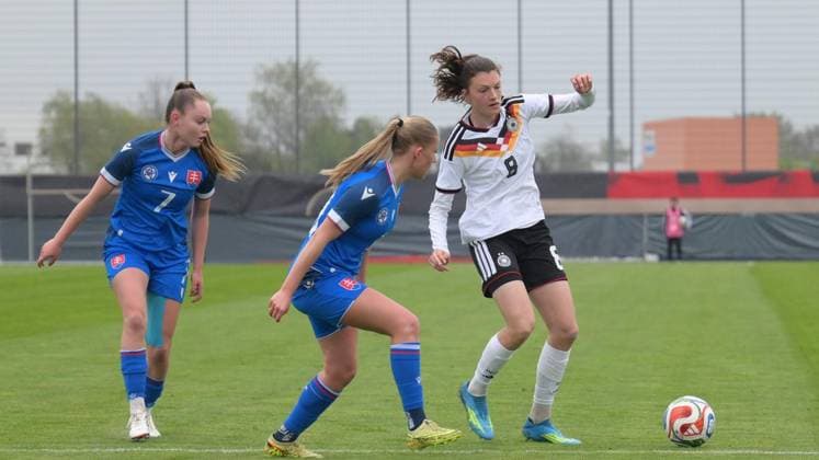 Velbert U19 international women Germany vs Slovakia FOR EDITORIAL PURPOSES ONLY EDITORIAL USE ONLY p In the match of the U19 Junior Women Germany white vs Slovakia blue on Monday, April 13, 2026, at the IMS Arena in Velbert The match ended 4 2 Germany Velbert Copyright UwexErnst Copyright: UwexErnst doc85ej1nzwts13qjzwmr6 ,EDITORIAL USE ONLY Copyright: UwexErnst
