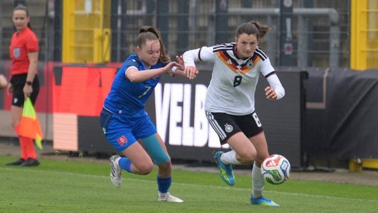 Velbert U19 international women Germany vs Slovakia FOR EDITORIAL PURPOSES ONLY EDITORIAL USE ONLY p In the match of the U19 Junior Women Germany white vs Slovakia blue on Monday, April 13, 2026, at the IMS Arena in Velbert The match ended 4 2 Germany Velbert Copyright UwexErnst Copyright: UwexErnst doc85ej1o5d9s317mf81mv5 ,EDITORIAL USE ONLY Copyright: UwexErnst