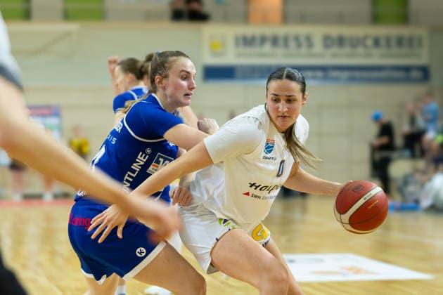 Greta Kampschroeder Marburg, 33 , Alexia Allesch Lions, 0 , Syntainics MBC vs BC Marburg, Women, Basketball, 1 Bundesliga, DBBL, Playoff Semifinal 2 5, Season 2025 26, 13 04 2026 Halle SWH Arena Sachsen Anhalt Germany