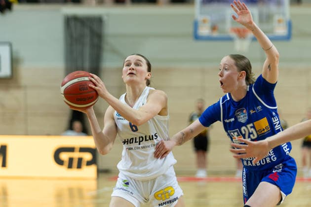 Nicole Brochlitz Lions, 6 , Caitlyn Jones Marburg, 25 , Syntainics MBC vs BC Marburg, Women, Basketball, 1 Bundesliga, DBBL, Playoff Semifinal 2 5, Season 2025 26, 13 04 2026 Halle SWH Arena Sachsen Anhalt Germany