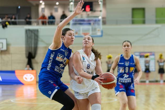 Mia Simone Heide Marburg, 42 , Anna Suckstorff Lions, 8 , Syntainics MBC vs BC Marburg, Women, Basketball, 1 Bundesliga, DBBL, Playoff Semifinal 2 5, Season 2025 26, 13 04 2026 Halle SWH Arena Sachsen Anhalt Germany