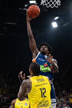 GER, Basketball, easy Credit BBL, EWE Baskets Oldenburg vs Rostock Seawolves 13 04 2026, EWE Arena, Oldenburg, GER, easy Credit BBL, Play Ins, EWE Baskets Oldenburg vs Rostock Seawolves, pictured Kassim NICHOLSON Rostock Seawolves 8 Michale KYSER EWE Baskets Oldenburg 12 nordphotoxgmbhx xRojahn nph00310