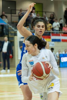 Katelyn Shumate Lions, 14 , Sara Guerreiro Marburg, 13 , Syntainics MBC vs BC Marburg, Women, Basketball, 1 Bundesliga, DBBL, Playoff Semifinal 2 5, Season 2025 26, 13 04 2026 Halle SWH Arena Sachsen Anhalt Germany