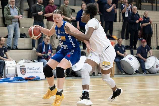 Toyota DBBL 2025 2026 Syntainics MBC vs BC Marburg Blue Dolphins Playoff Semifinal, Game 2 Halle Saale, Germany April 13, 2026 In the picture from left in the duel Allyson Fertig Marburg and Khalis Cain Halle Halle Saale swh Arena Sachsen Anhalt Germany
