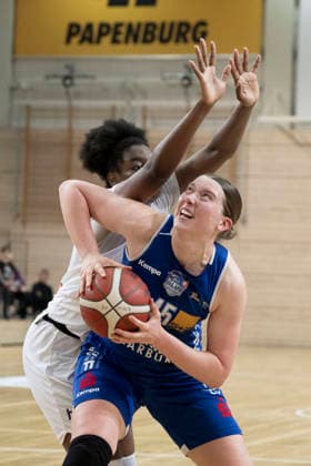 Toyota DBBL 2025 2026 Syntainics MBC vs BC Marburg Blue Dolphins Playoff Semifinal, Game 2 Halle Saale, Germany April 13, 2026 In the picture from left in duel Khalis Cain Halle and Allyson Fertig Marburg Halle Saale swh Arena Sachsen Anhalt Germany