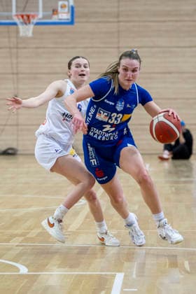Toyota DBBL 2025 2026 Syntainics MBC vs BC Marburg Blue Dolphins Playoff Semifinal, Game 2 Halle Saale, Germany April 13, 2026 In the picture from left in duel Nicole Brochlitz Halle and Greta Kampschroeder Marburg Halle Saale swh Arena Sachsen Anhalt Germany