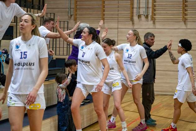 Toyota DBBL 2025 2026 Syntainics MBC vs BC Marburg Blue Dolphins Playoff Semifinal, Game 2 Halle Saale, Germany April 13, 2026 In the picture The Halle team celebrates with their fans the victory in the second game of the playoffs Halle Saale swh Arena Sachsen Anhalt Germany