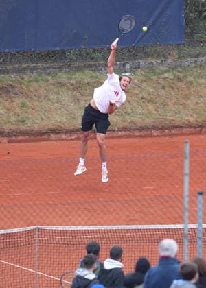 Alexander Zverev GER trains on an outdoor court Training,spectators,fans blurred in the foreground Copyright: xJuergenxHasenkopfx