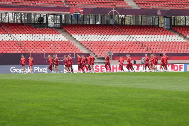 13 04 2026, xgrfx, Football DFB media dates, German womens national team press conference and final training v l The German national team at the final training session at the Max Morlock Stadium German womens national team DFL DFB REGULATIONS PROHIBIT ANY USE OF PHOTOGRAPHS as IMAGE SEQUENCES and or QUASI VIDEO Nuremberg