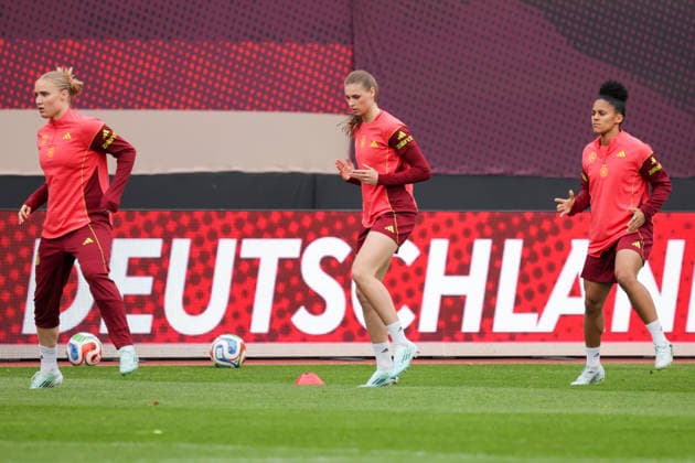 13 04 2026, xgrfx, Football DFB Media Dates, German Womens National Team Press Conference and Final Training f l Jella Veit, Jule Brand, Shekiera Martinez German Womens National Team DFL DFB REGULATIONS PROHIBIT ANY USE OF PHOTOGRAPHS as IMAGE SEQUENCES and or QUASI VIDEO Nuremberg