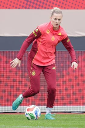 13 04 2026, xgrfx, Football DFB Media Dates, German Womens National Team Press Conference and Final Training v l Laura Freigang German Womens National Team DFL DFB REGULATIONS PROHIBIT ANY USE OF PHOTOGRAPHS as IMAGE SEQUENCES and or QUASI VIDEO Nuremberg