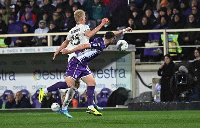 April 13, 2026, Florence, Italy: Fiorentina s foward Roberto Piccoli (front) in action against (L) Lazio s defender Oliver Provstgaard (back) during the Italian serie A soccer match ACF Fiorentina vs SS Lazio at Artemio Franchi Stadium in Florence, Italy, 13 April 2026.ANSA CLAUDIO GIOVANNINI. Serie A: Fiorentina-Lazio  - ZUMAa110 20260413_zaf_a110_041 Copyright: xClaudioxGiovanninix