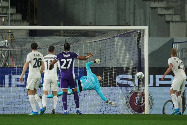 FiorentinaÕs Robin Everardus Gosens goal 1-0 during the Serie A soccer match between Fiorentina and Lazio at the Artemio Franchi Stadium in Florence, north Italy - Monday, April 13, 2026 -  Copyright: xMassimoxPaolone LaPressex