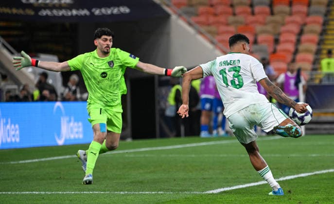 JEDDAH, SAUDI ARABIA - April 13: Wenderson Galeno of Al Ahli Player takes a powerful shot on target during the AFC Champions League Elite Round of 16 match between Al Ahli and Al Duhail at King Abdullah Sports City on April 13, 2026 in Jeddah, Saudi Arabia.