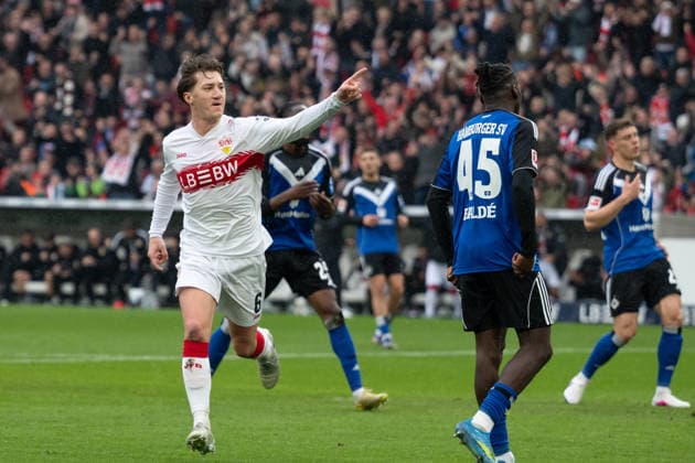 Tor zum 1:0 durch Angelo Stiller (VfB Stuttgart, 06) Torjubel, Jubel, bejubelt sein Tor. GER, VfB Stuttgart vs. Hamburger SV, Fussball, Herren, 1. Bundesliga, 29. Spieltag, Spielzeit 2025 2026, 12.04.2026, DFL DFB REGULATIONS PROHIBIT ANY USE OF PHOTOGRAPHS AS IMAGE SEQUENCES AND OR QUASI-VIDEO, GER, VfB Stuttgart vs. Hamburger SV, Fussball, Herren, 1. Bundesliga, 29. Spieltag, Spielzeit 2025 2026, 12.04.2026 Stuttgart *** Goal for 1 0 by Angelo Stiller VfB Stuttgart, 06 Goal celebration, cheers, celebrates his goal GER, VfB Stuttgart vs Hamburger SV, Football, Men, 1 Bundesliga, 29 Matchday, Season 2025 2026, 12 04 2026, DFL DFB REGULATES PROHIBIT ANY USE OF PHOTOGRAPHS AS IMAGE SEQUENCES AND OR QUASI VIDEO, GER, VfB Stuttgart vs Hamburger SV, Football, Men, 1 Bundesliga, Matchday 29, Season 2025 2026, 12 04 2026 Stuttgart Copyright: xEibner-Pressefoto WolfgangxFrankx EP_WFK