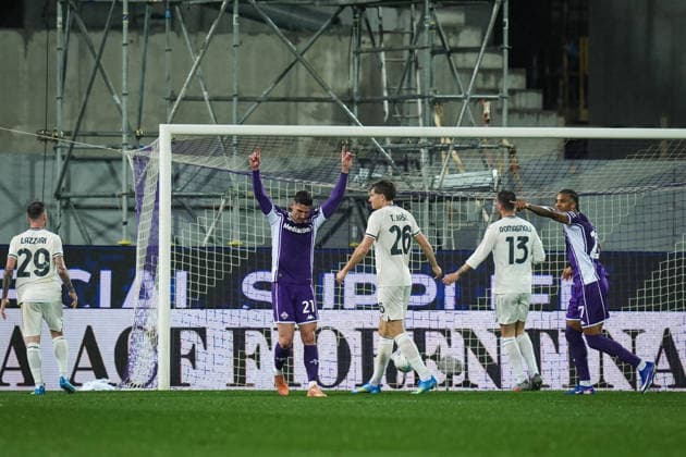 FiorentinaÕs Robin Everardus Gosens celebrates after scoring the 1-0 goal for his team during the Serie A soccer match between Fiorentina and Lazio at the Artemio Franchi Stadium in Florence, north Italy - Monday, April 13, 2026 -  Copyright: xMassimoxPaolone LaPressex