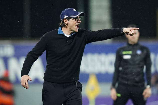 FiorentinaÕs head coach Paolo Vanoli shouts instructions to his players during the Serie A soccer match between Fiorentina and Lazio at the Artemio Franchi Stadium in Florence, north Italy - Monday, April 13, 2026 -  Copyright: xMassimoxPaolone LaPressex