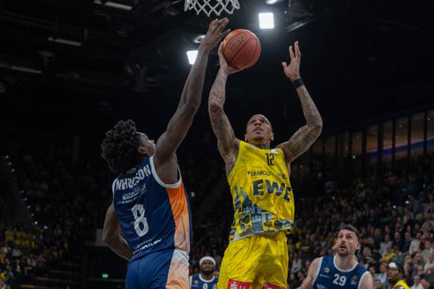 GER, Basketball, easy Credit BBL, EWE Baskets Oldenburg vs Rostock Seawolves 13 04 2026, EWE Arena, Oldenburg, GER, easy Credit BBL, Play Ins, EWE Baskets Oldenburg vs Rostock Seawolves, pictured Michale KYSER EWE Baskets Oldenburg 12 Kassim NICHOLSON Rostock Seawolves 8 nordphotoxgmbhx xRojahn nph00310
