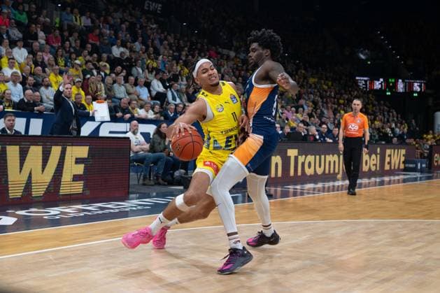 GER, Basketball, easy Credit BBL, EWE Baskets Oldenburg vs Rostock Seawolves 13 04 2026, EWE Arena, Oldenburg, GER, easy Credit BBL, Play Ins, EWE Baskets Oldenburg vs Rostock Seawolves, pictured Nicholas TISCHLER EWE Baskets Oldenburg 11 Kassim NICHOLSON Rostock Seawolves 8 nordphotoxgmbhx xRojahn nph00310