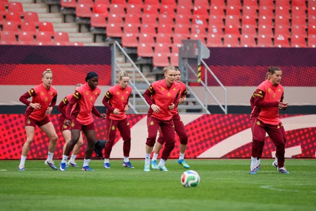 Nuremberg, Germany 13 April 2026 Preparation for the womens World Cup qualifier Germany vs Austria Final training in Nuremberg Pictured from left Giulia Gwinn Germany , Nicole Anyomi Germany , Franziska Kett Germany , Jella Veit Germany , Carlotta Wamser Germany Copyright: HMBxMedia MadeleinexFantini