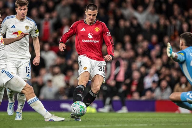 Premier League: Manchester United, ManU v Leeds United Benjamin Sesko of Manchester United shoots on goal during the Premier League match Manchester United vs Leeds United at Old Trafford, Manchester, United Kingdom on 13 April 2026 (Photo by Mark Cosgrove News Images) Manchester Old Trafford Greater Manchester United Kingdom Copyright: xMarkxCosgrove NewsxImagesx
