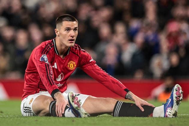 Premier League: Manchester United, ManU v Leeds United A dejected Benjamin Sesko of Manchester United reacts to a missed chance on goal during the Premier League match Manchester United vs Leeds United at Old Trafford, Manchester, United Kingdom on 13 April 2026 (Photo by Mark Cosgrove News Images) Manchester Old Trafford Greater Manchester United Kingdom Copyright: xMarkxCosgrove NewsxImagesx