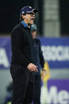 FiorentinaÕs head coach Paolo Vanoli shouts instructions to his players during the Serie A soccer match between Fiorentina and Lazio at the Artemio Franchi Stadium in Florence, north Italy - Monday, April 13, 2026 -  Copyright: xMassimoxPaolone LaPressex