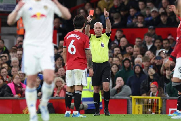 Manchester United, ManU v Leeds United, Premier League Manchester United defender Lisandro Martinez (6) sent off by Referee Paul Tierney during the Manchester United v Leeds United Premier League match at Old Trafford, Manchester, England on 13 April 2026 Credit: Phil Duncan Every Second Media Editorial use only. All images are copyright Every Second Media Limited. No images may be reproduced without prior permission. All rights reserved. Premier League and Football League images are subject to licensing agreements with Football DataCo Limited. see https: www.football-dataco.com Copyright: xIMAGO EveryxSecondxMediax ESM-1904-0035 PhilxDuncanx xEveryxSecondxMediax