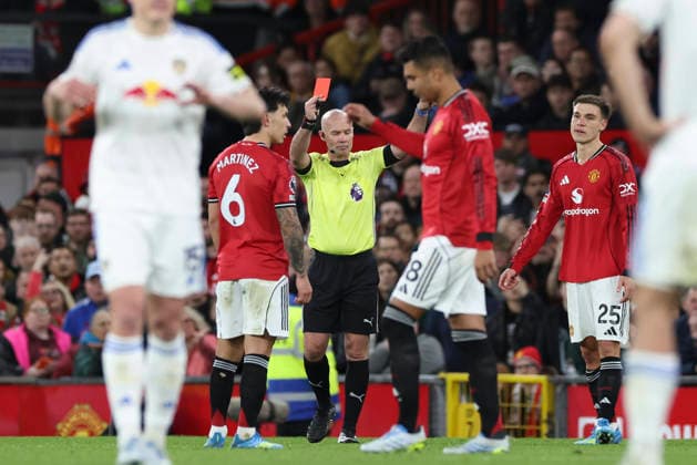 Manchester United, ManU v Leeds United, Premier League Manchester United defender Lisandro Martinez (6) sent off by Referee Paul Tierney during the Manchester United v Leeds United Premier League match at Old Trafford, Manchester, England on 13 April 2026 Credit: Phil Duncan Every Second Media Editorial use only. All images are copyright Every Second Media Limited. No images may be reproduced without prior permission. All rights reserved. Premier League and Football League images are subject to licensing agreements with Football DataCo Limited. see https: www.football-dataco.com Copyright: xIMAGO EveryxSecondxMediax ESM-1904-0038 PhilxDuncanx xEveryxSecondxMediax