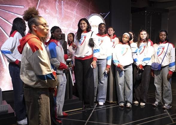 RECORD DATE NOT STATED Lauren Betts, Flau™jae Johnson, Olivia Miles, Azzi Fudd, Awa Fam Thiam and More Light the Empire State Building in Celebration of the 2026 WNBA, Basketball Damen, USA Draft. (NEW) Lauren Betts, Flau™jae Johnson, Olivia Miles, Azzi Fudd, Awa Fam Thiam and More Light the Empire State Building in Celebration of the 2026 WNBA Draft. April 13, 2026, New York, USA: Lauren Betts, UCLA center Flau™jae Johnson, LSU guard Olivia Miles, TCU guard Azzi Fudd, Connecticut guard Awa Fam Thiam, Spain national team, Nationalteam center, Kiki Rice, UCLA guard Raven Johnson, South Carolina guard, Ta™Niya Latson, South Carolina guard, Nell Angloma, Basket Lattes Montpellier Agglomeration forward, Angela Dugalic, UCLA forward Gabriela Jaquez, UCLA guard Gianna Kneepkens, UCLA guard Cotie McMahon, Ole Miss forward Madina Okot, South Carolina center Marta Suarez, TCU forward, light the Empire State Building in celebration of the 2026 WNBA Draft presented by State Street Investment Management SPY. All 15 prospects will attend the draft on Monday (13) evening. Credit: Jorge Estrellado Thenews2(Foto: Jorge Estrellado Thenews2 imago images) SPO Copyright: xJorgexEstrelladox