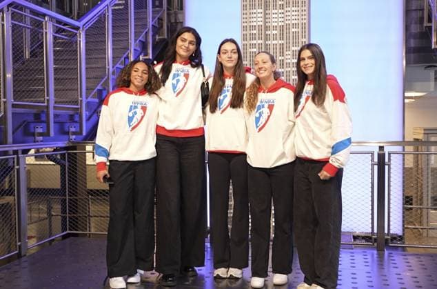 RECORD DATE NOT STATED Lauren Betts, Flau™jae Johnson, Olivia Miles, Azzi Fudd, Awa Fam Thiam and More Light the Empire State Building in Celebration of the 2026 WNBA, Basketball Damen, USA Draft. (NEW) Lauren Betts, Flau™jae Johnson, Olivia Miles, Azzi Fudd, Awa Fam Thiam and More Light the Empire State Building in Celebration of the 2026 WNBA Draft. April 13, 2026, New York, USA: Lauren Betts, UCLA center Flau™jae Johnson, LSU guard Olivia Miles, TCU guard Azzi Fudd, Connecticut guard Awa Fam Thiam, Spain national team, Nationalteam center, Kiki Rice, UCLA guard Raven Johnson, South Carolina guard, Ta™Niya Latson, South Carolina guard, Nell Angloma, Basket Lattes Montpellier Agglomeration forward, Angela Dugalic, UCLA forward Gabriela Jaquez, UCLA guard Gianna Kneepkens, UCLA guard Cotie McMahon, Ole Miss forward Madina Okot, South Carolina center Marta Suarez, TCU forward, light the Empire State Building in celebration of the 2026 WNBA Draft presented by State Street Investment Management SPY. All 15 prospects will attend the draft on Monday (13) evening. Credit: Jorge Estrellado Thenews2(Foto: Jorge Estrellado Thenews2 imago images) SPO Copyright: xJorgexEstrelladox