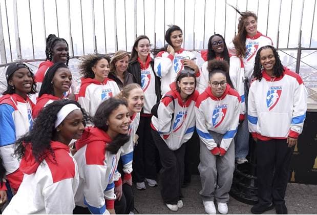 RECORD DATE NOT STATED Lauren Betts, Flau™jae Johnson, Olivia Miles, Azzi Fudd, Awa Fam Thiam and More Light the Empire State Building in Celebration of the 2026 WNBA, Basketball Damen, USA Draft. (NEW) Lauren Betts, Flau™jae Johnson, Olivia Miles, Azzi Fudd, Awa Fam Thiam and More Light the Empire State Building in Celebration of the 2026 WNBA Draft. April 13, 2026, New York, USA: Lauren Betts, UCLA center Flau™jae Johnson, LSU guard Olivia Miles, TCU guard Azzi Fudd, Connecticut guard Awa Fam Thiam, Spain national team, Nationalteam center, Kiki Rice, UCLA guard Raven Johnson, South Carolina guard, Ta™Niya Latson, South Carolina guard, Nell Angloma, Basket Lattes Montpellier Agglomeration forward, Angela Dugalic, UCLA forward Gabriela Jaquez, UCLA guard Gianna Kneepkens, UCLA guard Cotie McMahon, Ole Miss forward Madina Okot, South Carolina center Marta Suarez, TCU forward, light the Empire State Building in celebration of the 2026 WNBA Draft presented by State Street Investment Management SPY. All 15 prospects will attend the draft on Monday (13) evening. Credit: Jorge Estrellado Thenews2(Foto: Jorge Estrellado Thenews2 imago images) SPO Copyright: xJorgexEstrelladox