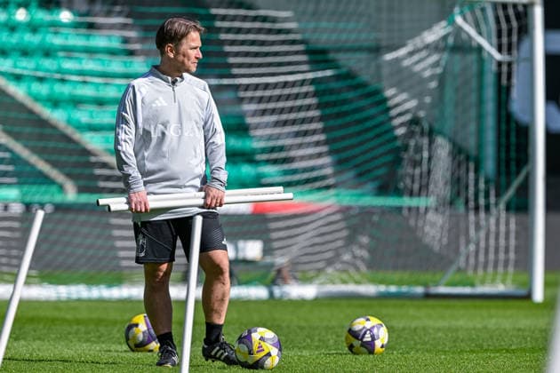SOCCER WOMEN UEFA QUALIFIERS B4 MD3 SCOTLAND VS BELGIUM assistant coach Bjorn Sigurbjornsson of Belgium pictured during the MD-1 training session before a women football game between the national teams of Scotland and Belgium , called the Red Flames , on the third match day in League B Group B4 in the league stage of the 2026-27 UEFA Women s European Qualifiers competition , on Monday 13 April 2026 in Edinburgh , Scotland . PHOTO SPORTPIX Stijn Audooren Edinburgh Easter Road Stadium Scotland  Copyright: xSportpix.bex xStijnxAudoorenxStijnxAudoorenx