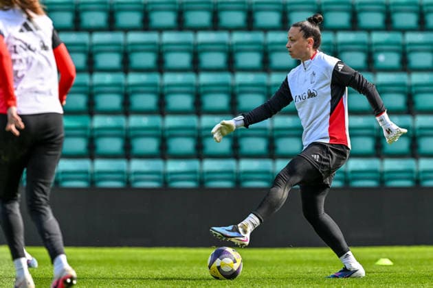 SOCCER WOMEN UEFA QUALIFIERS B4 MD3 SCOTLAND VS BELGIUM goalkeeper Nicky Evrard (1) of Belgium pictured during the MD-1 training session before a women football game between the national teams of Scotland and Belgium , called the Red Flames , on the third match day in League B Group B4 in the league stage of the 2026-27 UEFA Women s European Qualifiers competition , on Monday 13 April 2026 in Edinburgh , Scotland . PHOTO SPORTPIX Stijn Audooren Edinburgh Easter Road Stadium Scotland  Copyright: xSportpix.bex xStijnxAudoorenxStijnxAudoorenx