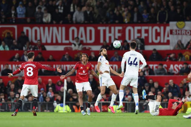 Manchester United, ManU v Leeds United, Premier League Manchester United midfielder Bruno Fernandes (8) and Manchester United defender Leny Yoro (15) react and gesture during the Manchester United v Leeds United Premier League match at Old Trafford, Manchester, England on 13 April 2026 Credit: Phil Duncan Every Second Media Editorial use only. All images are copyright Every Second Media Limited. No images may be reproduced without prior permission. All rights reserved. Premier League and Football League images are subject to licensing agreements with Football DataCo Limited. see https: www.football-dataco.com Copyright: xIMAGO EveryxSecondxMediax ESM-1904-0063 PhilxDuncanx xEveryxSecondxMediax