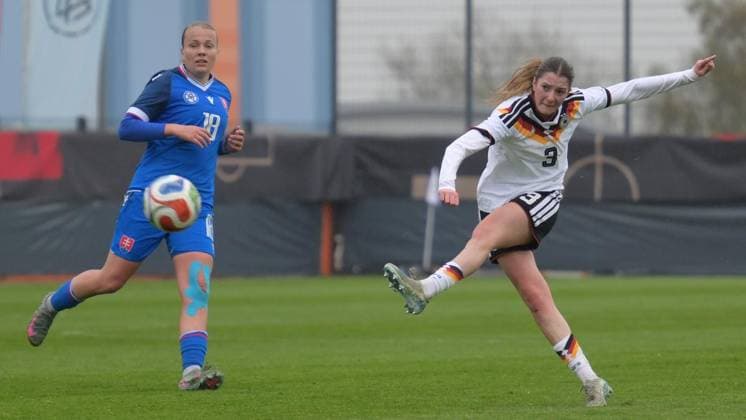 Velbert U19 international women Germany vs Slovakia FOR EDITORIAL PURPOSES ONLY EDITORIAL USE ONLY p white vs Slovakia blue on Monday, April 13, 2026, at the IMS Arena in Velbert The match ended 4 2 Germany Velbert Copyright UwexErnst Copyright: UwexErnst doc85ekyx6v6t51584vzekg ,EDITORIAL USE ONLY Copyright: UwexErnst