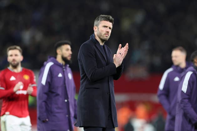 Manchester United, ManU v Leeds United, Premier League Manchester United head coach Michael Carrick applauds the fans during the Manchester United v Leeds United Premier League match at Old Trafford, Manchester, England on 13 April 2026 Credit: Phil Duncan Every Second Media Editorial use only. All images are copyright Every Second Media Limited. No images may be reproduced without prior permission. All rights reserved. Premier League and Football League images are subject to licensing agreements with Football DataCo Limited. see https: www.football-dataco.com Copyright: xIMAGO EveryxSecondxMediax ESM-1904-0066 PhilxDuncanx xEveryxSecondxMediax