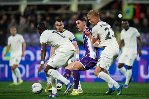 FiorentinaÕs Roberto Piccoli fights for the ball with LazioÕs Oliver Provstgaard Nielsen during the Serie A soccer match between Fiorentina and Lazio at the Artemio Franchi Stadium in Florence, north Italy - Monday, April 13, 2026 -  Copyright: xMassimoxPaolone LaPressex