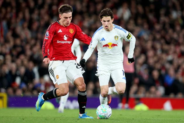 Manchester United, ManU v Leeds United - Premier League Manuel Ugarte of Manchester United and Brenden Aaronson of Leeds United challenge during the Premier League match between Manchester United and Leeds United at Old Trafford on April 13, 2026 in Manchester, England. WARNING! This Photograph May Only Be Used For Newspaper And Or Magazine Editorial Purposes. May Not Be Used For Publications Involving 1 player, 1 Club Or 1 Competition Without Written Authorisation From Football DataCo Ltd. For Any Queries, Please Contact Football DataCo Ltd on +44 (0) 207 864 9121 Manchester Old Trafford England United Kingdom Copyright: xAllstarxPicturexLibraryxLtdx