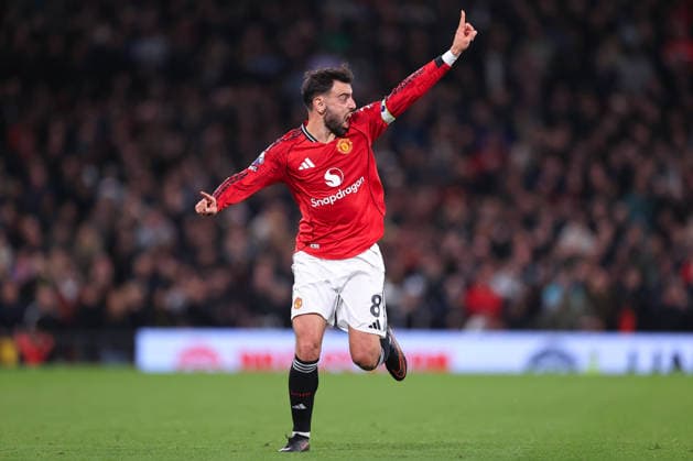Fußball Premier League Manchester United gegen Leeds United 13. April 2026 Premier League Manchester United gegen Leeds United Bruno Fernandes von Manchester United Foto Simon Stacpoole Abseits Manchester UK  Copyright: xSimonxStacpoolexOffside