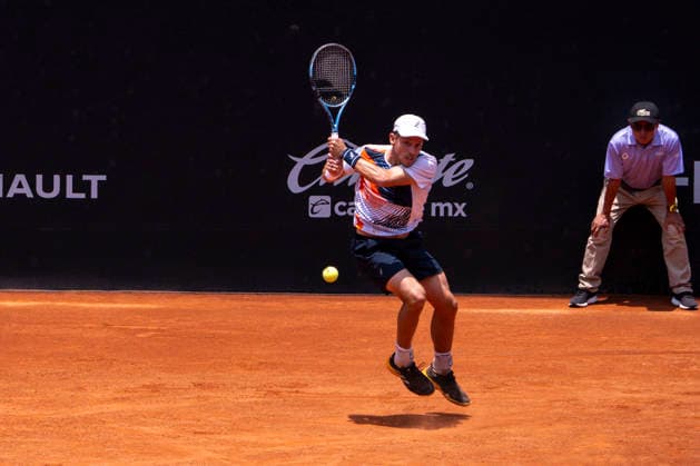 J. Duckworth Gets Champion After Defeating S. Napolitano In The Men s Singles Final Of The ATP, Tennis Herren Challenger Mexico City Open J. Duckworth returns the ball to S. Napolitano in the men s singles final of the ATP Challenger Mexico City Open tennis event at the Rafael Osuna Stadium in Mexico City, Mexico, on April 13, 2026. Mexico City Mexico  Copyright: xFrancoxUrielxPÃ rezxRamirezx originalFilename:uriel-notitle260413_np0eE.jpg