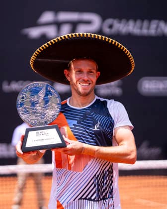 J. Duckworth Gets Champion After Defeating S. Napolitano In The Men s Singles Final Of The ATP, Tennis Herren Challenger Mexico City Open J. Duckworth holds his first-place trophy in the men s singles final of the ATP Challenger Mexico City Open tennis event at the Rafael Osuna Stadium in Mexico City, Mexico, on April 13, 2026. Mexico City Mexico  Copyright: xFrancoxUrielxPÃ rezxRamirezx originalFilename:uriel-notitle260413_np1YL.jpg
