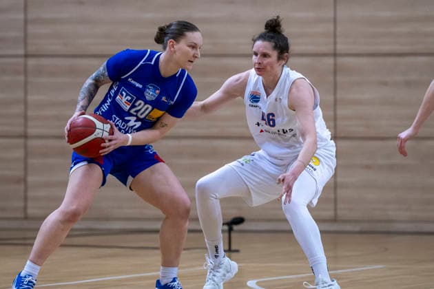 Toyota DBBL 2025 2026 Syntainics MBC vs BC Marburg Blue Dolphins Playoff Semifinal, Game 2 Halle Saale, Germany April 13, 2026 Pictured from left Lea Debeljak Marburg and Romy Bär Baer Halle Halle Saale swh Arena Sachsen Anhalt Germany