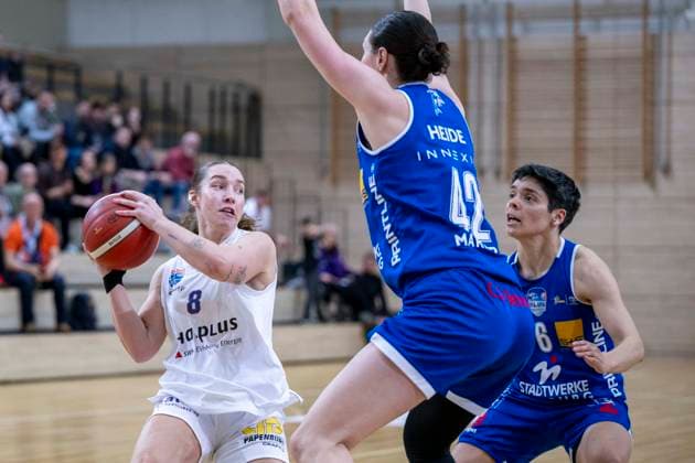 Toyota DBBL 2025 2026 Syntainics MBC vs BC Marburg Blue Dolphins Playoff Semifinal, Game 2 Halle Saale, Germany April 13, 2026 In the picture from left Anna Suckstorff Halle , Mia Heide Marburg and Ana Raimundo Marburg Halle Saale swh Arena Sachsen Anhalt Germany