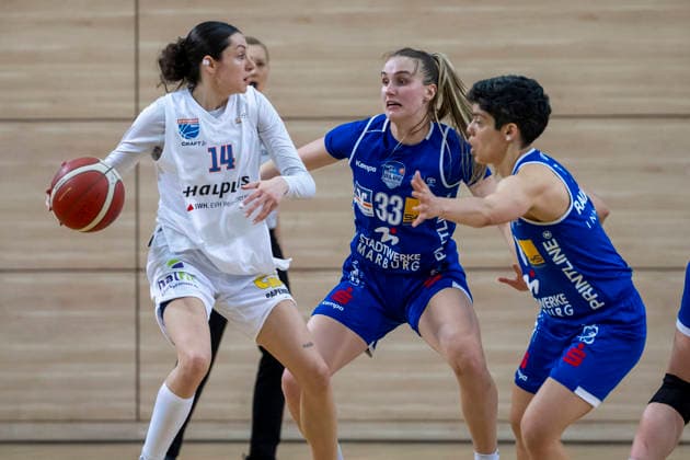 Toyota DBBL 2025 2026 Syntainics MBC vs BC Marburg Blue Dolphins Playoff Semifinal, Game 2 Halle Saale, Germany April 13, 2026 In the picture from left Katelyn Shumate Halle , Greta Kampschroeder Marburg and Ana Raimundo Marburg Halle Saale swh Arena Sachsen Anhalt Germany