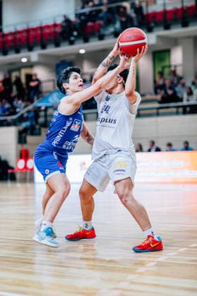 BB 1BL Women Syntainics MBC Lions BC Pharmaserv Marburg Ana Raimundo BC Pharmaserv Marburg , Liz Smith GISA Lions MBC during the 2025 2026 season in the semi-final playoff in game 2 of 5 in the DBBL Toyota Bundesliga Syntainics MBC Lions and BC Pharmaserv Marburg at SWH Arena on April 13, 2026 in Halle Saale, Sachsen Anhalt, Germany