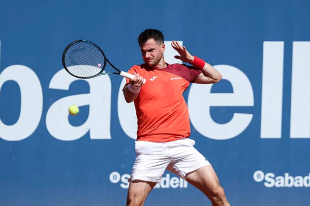 April 14, 2026, Barcelona, Barcelona, Spain: Pedro Martinez of Spain in action against Lorenzo Sonego of Italy during the Round of 32 tennis match of the Barcelona Open Banc Sabadell - Conde Godo 2026 Day 4 at Real Club de Tenis Barcelona on April 14, 2026 in Barcelona, Spain. Barcelona Spain - ZUMAa181 20260414_zaa_a181_051 Copyright: xJavierxBorregox
