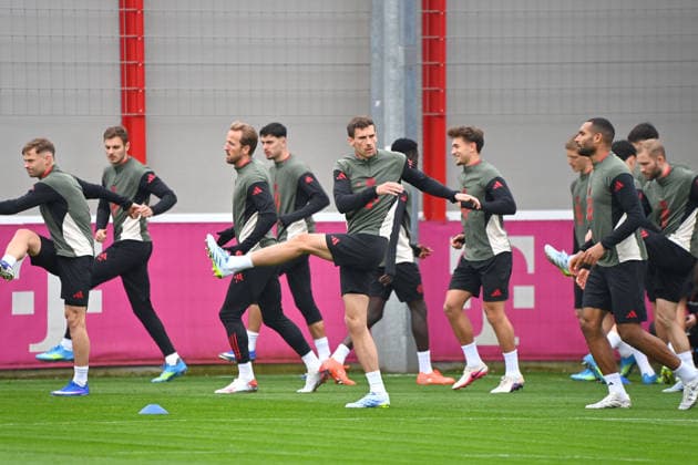 from left Joshua KIMMICH Bayern Muenchen ,Josip STANISIC Bayern Muenchen ,Harry KANE Bayern Muenchen ,Aleksandar PAVLOVIC Bayern Muenchen ,Leon GORETZKA Bayern Muenchen ,Tom BISCHOF Bayern Muenchen ,Jonathan TAH Bayern Muenchen final training on 14 04 2026 Soccer Champions League,Season 2025 26, Quarterfinal FC Bayern Muenchen Real Madrid on 15 04 2026 A L L I A N Z A R E N A Â