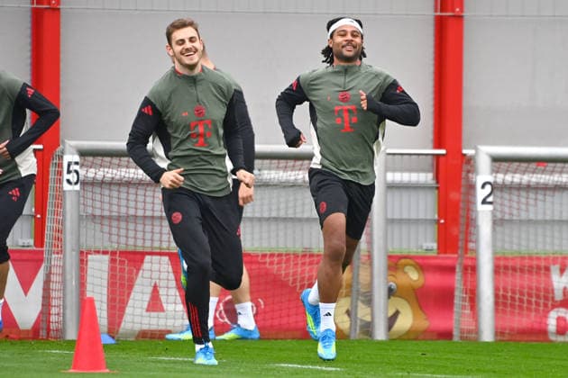 v re Serge GNABRY FC Bayern Muenchen , Josip STANISIC Bayern Muenchen , Final training on 14 04 2026 Football Champions League,Season 2025 26, Quarterfinal FC Bayern Muenchen Real Madrid on 15 04 2026 A L L I A N Z A R E N A Â